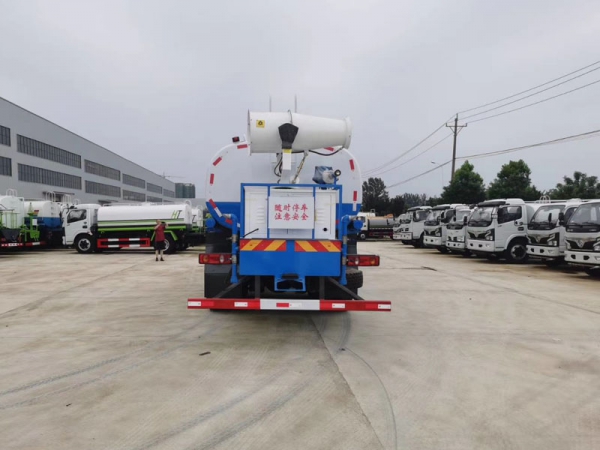 東風專底后八輪（20噸）灑水車