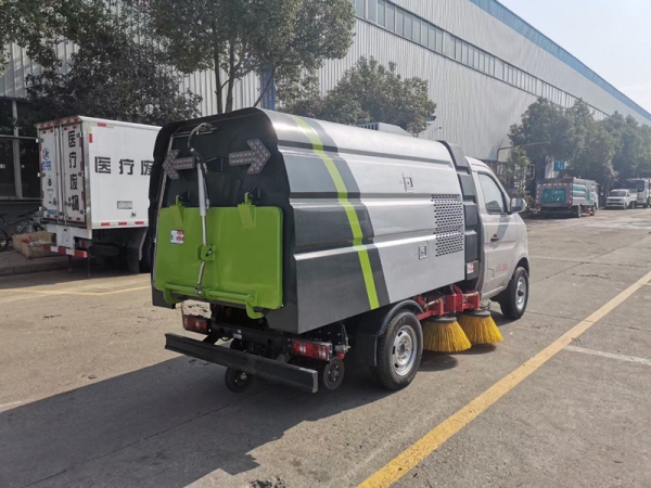 長(zhǎng)安小型掃路車（0.5方水罐，1.5方塵罐）