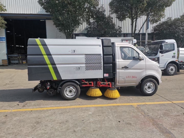 長(zhǎng)安小型掃路車（0.5方水罐，1.5方塵罐）