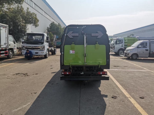 長(zhǎng)安小型掃路車（0.5方水罐，1.5方塵罐）
