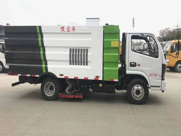 東風(fēng)小多利卡吸塵車(1方水罐4方塵罐)