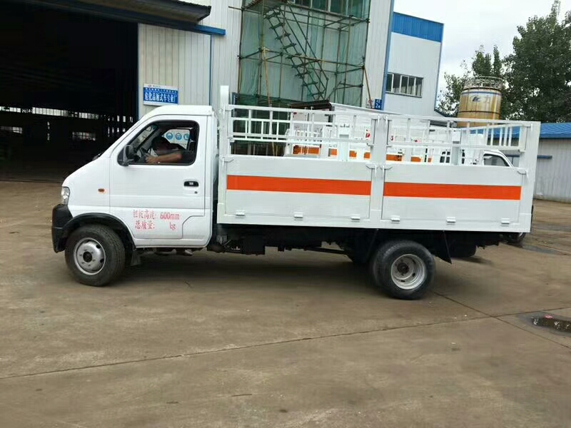 東風(fēng)俊風(fēng)3.3米（藍(lán)牌）氣瓶車(chē)