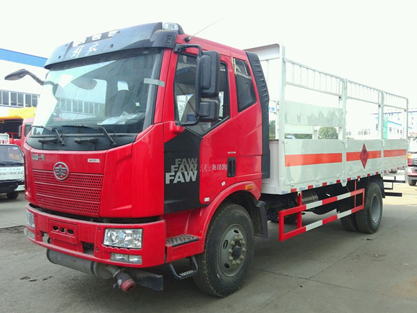 解放6.1米(11噸)氣瓶車