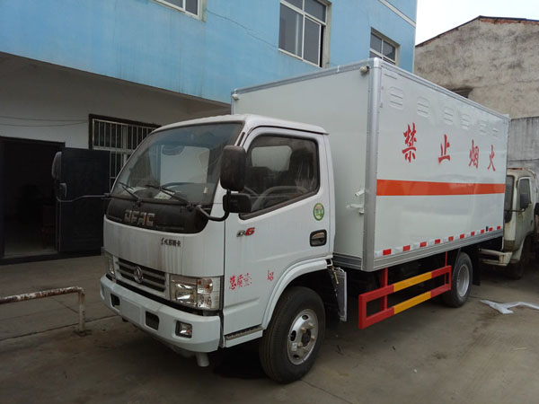 多利卡4.1米(藍(lán)牌)氣體箱式車