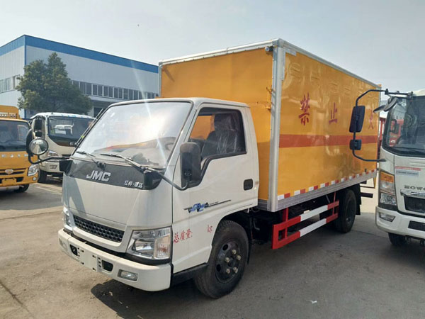 江鈴4.2米(2.6噸)液體廂式車