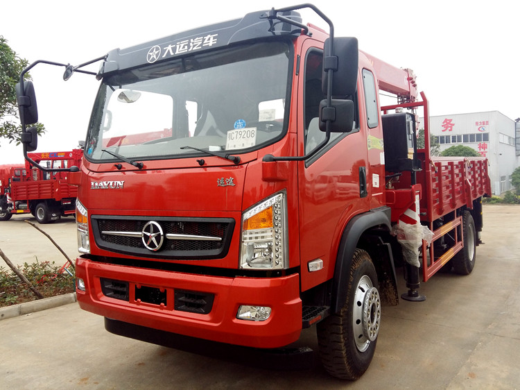 大運(yùn)隨車(chē)吊黃牌6.3噸