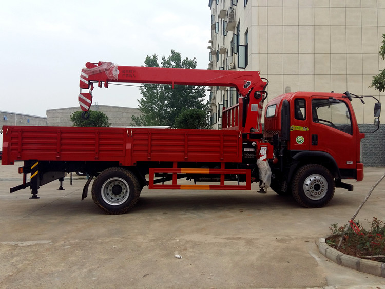 大運(yùn)隨車(chē)吊黃牌6.3噸