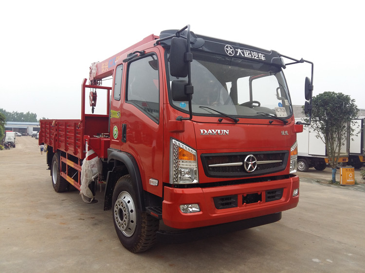 大運(yùn)隨車(chē)吊黃牌6.3噸