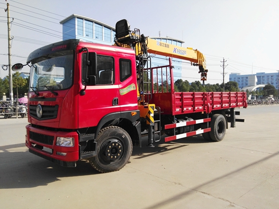 東風(fēng)T5新款8噸隨車吊