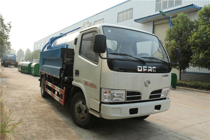 東風(fēng)多利卡3方吸污車