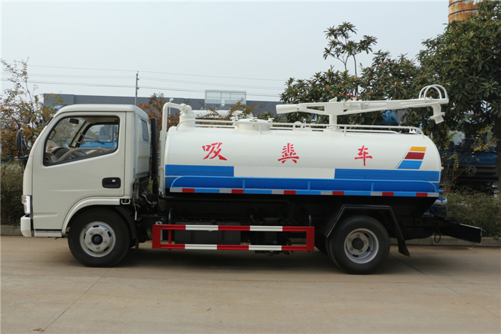 東風小卡國五4.5方吸糞車