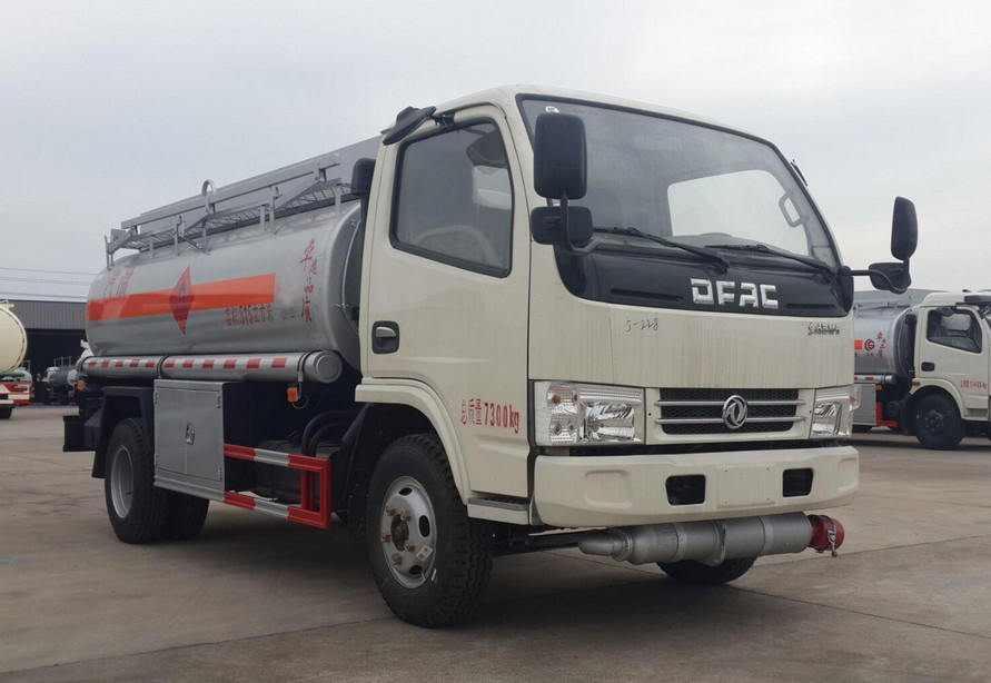 國五東風5噸小型加油車