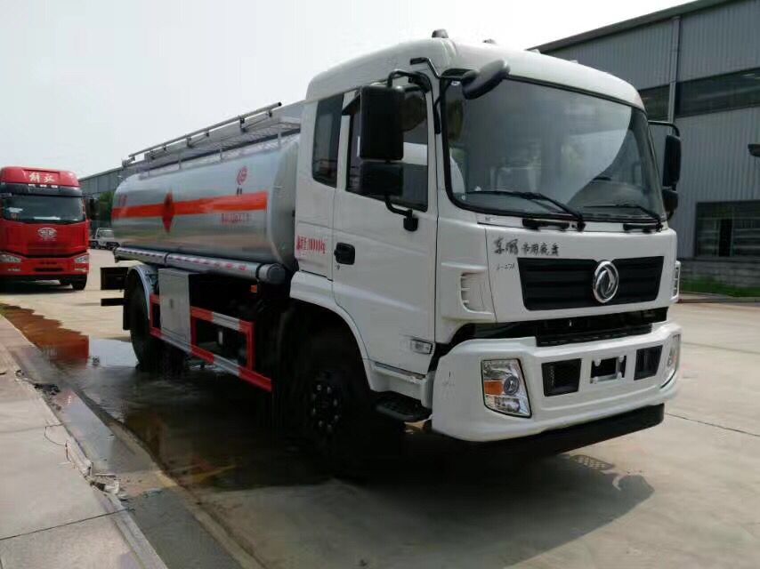 國五東風(fēng)專底運油車