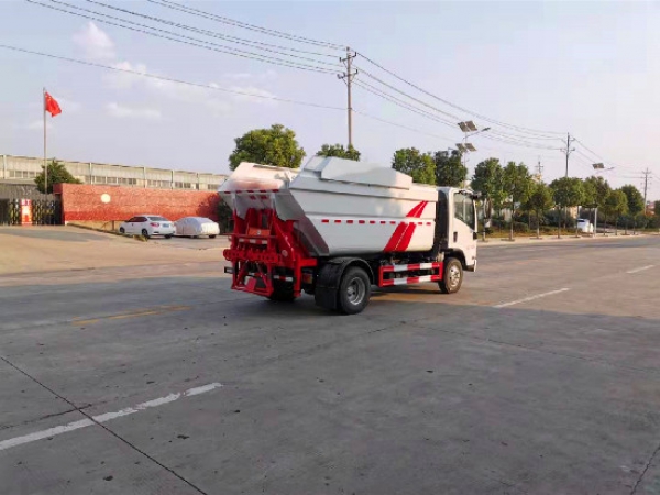 五十鈴100p國(guó)六無(wú)泄漏后高位掛桶壓縮垃圾車(chē)