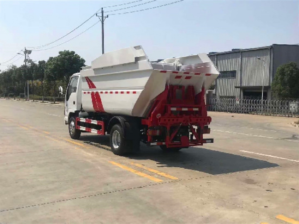 五十鈴100p國(guó)六無(wú)泄漏后高位掛桶壓縮垃圾車(chē)