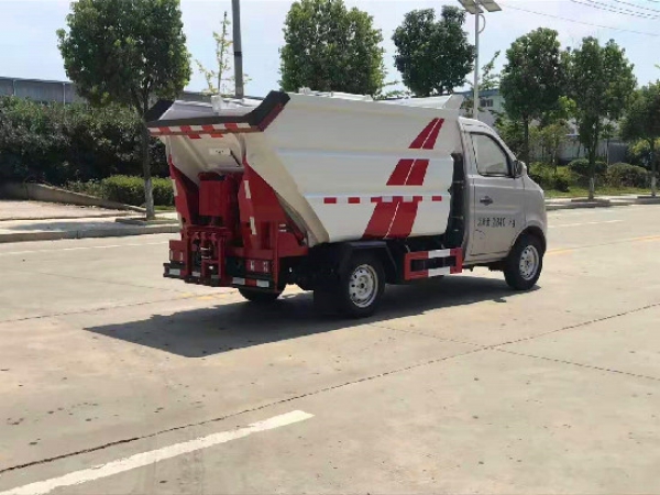 長(zhǎng)安國六3.5方無泄漏后掛桶壓縮垃圾車