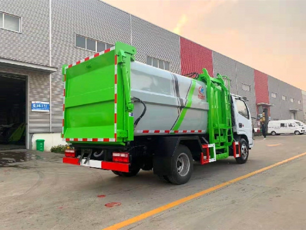 東風小多利卡國六6方藍牌側裝壓縮垃圾車