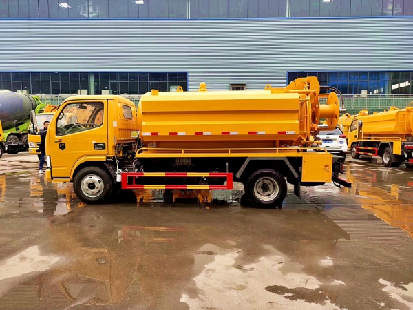 東風D6多利卡2水4塵 6方清洗吸污車(國六)