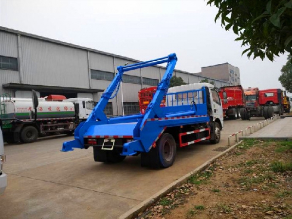 東風(fēng)多利卡國(guó)六6方擺臂式垃圾車