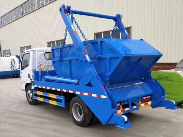 東風(fēng)小多利卡國(guó)六5方擺臂式垃圾車