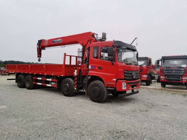 東風D17前四后八12-16噸隨車吊