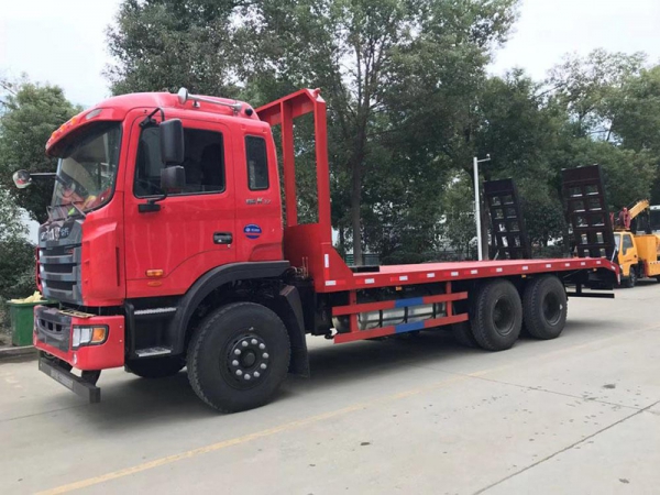 江淮后八輪平板拖車