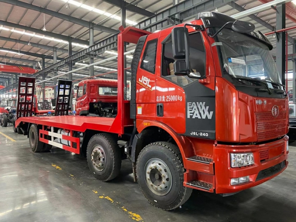 解放J6前四后四挖機(jī)平板拖車