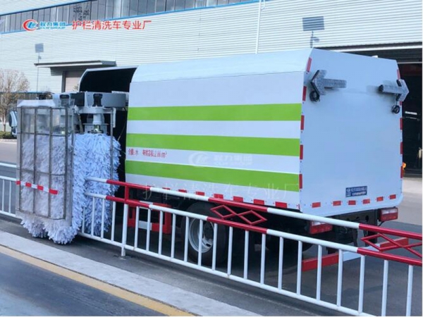 東風小多利卡4方護欄清洗車