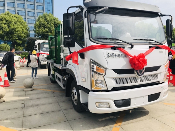 東風(fēng)D1餐廚垃圾車8方罐體