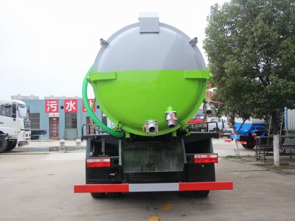 東風(fēng)D9吸污車(chē)罐體容積12方