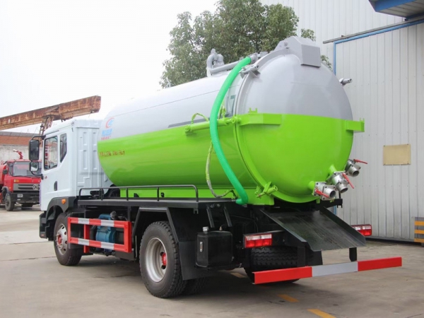 東風(fēng)D9吸污車(chē)罐體容積12方