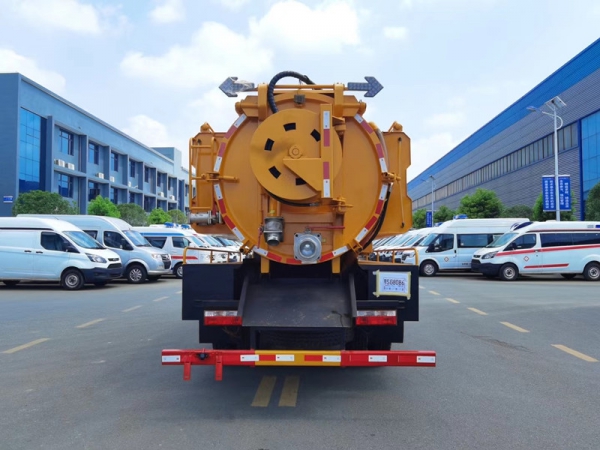 東風(fēng)福瑞卡12.5方清洗吸污車(chē)，聯(lián)合疏通車(chē)