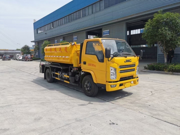 江鈴順達(dá)5方清洗吸污車(chē)，地下室專用