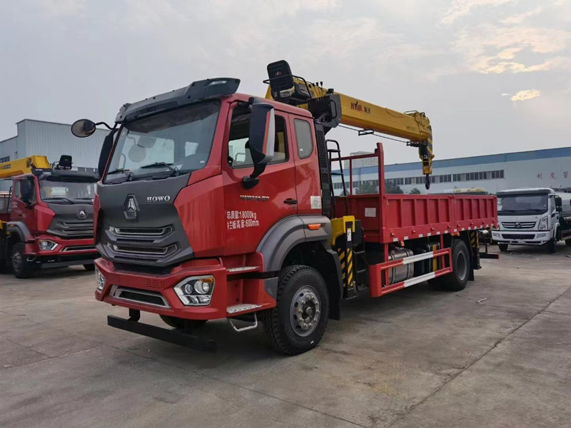 重汽豪沃8噸隨車吊